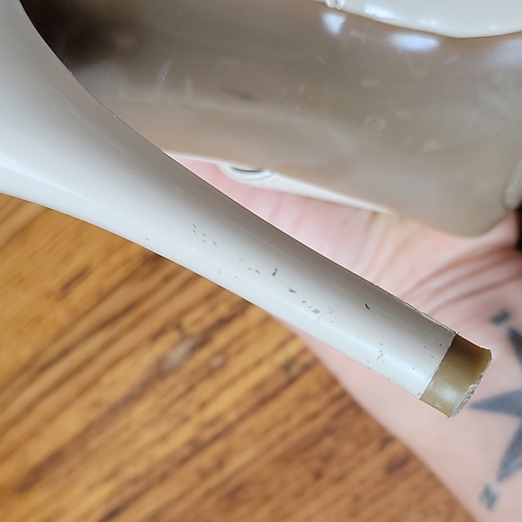 Guess sz 6 nude heels - Picture 6 of 6